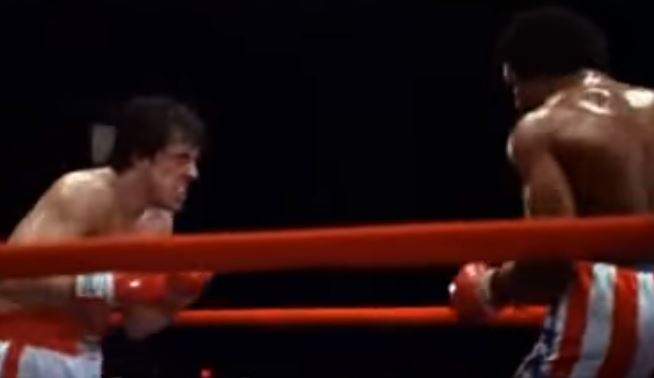 Kampen illustreras av en bild på Rocky och Apollo från 70-talet.